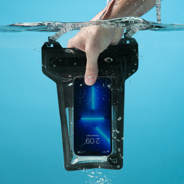 Picture of RunOff® Waterproof Phone Pouch | Nite Ize®
